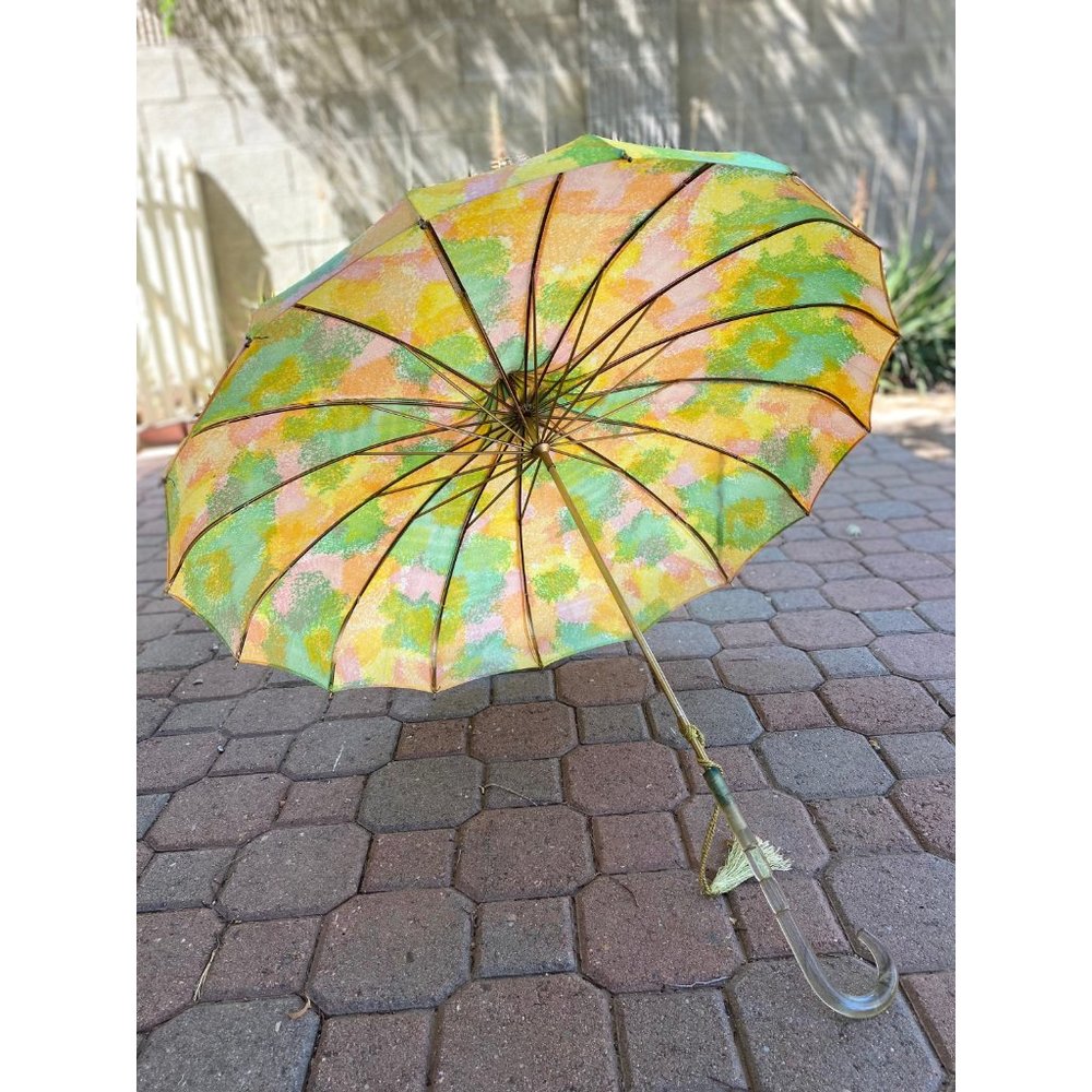 SOLD Vintage midcentury colorful spring pastel pagoda umbrella parasol - Picture 3 of 9